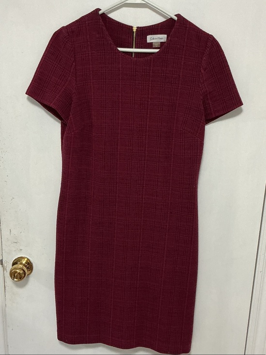 Calvin Klein Dresses & Skirts - Calvin Klein Textured Short-Sleeve Midi Dress in Burgundy